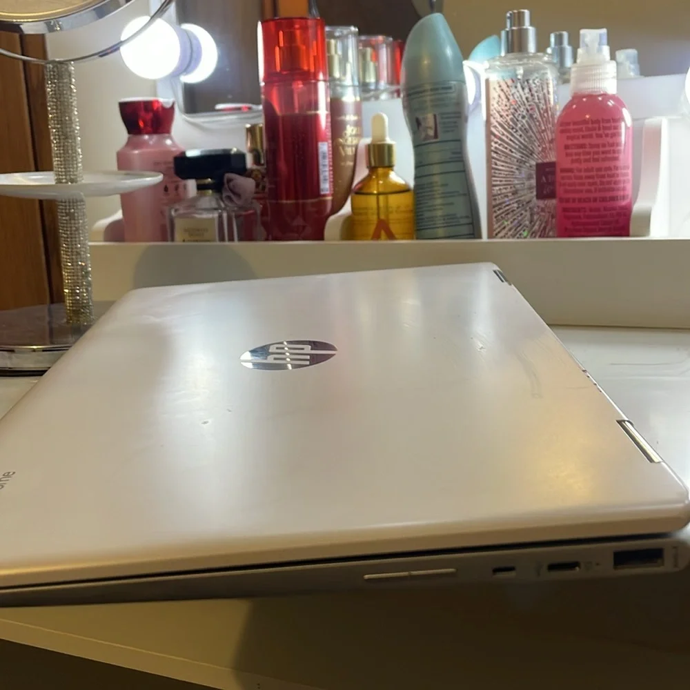 Hp laptop and Apple Watch Series 3 38MM aluminum case comes with both chargers